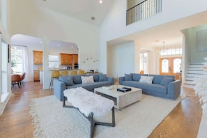 Smart TV, offices - Sleeps 20 | Pool, Game Room, Luxury Estate (Dripping Springs)