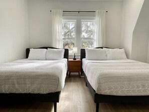 4 Schlafzimmer, Schreibtisch, Bügeleisen/Bügelbrett, kostenloses WLAN