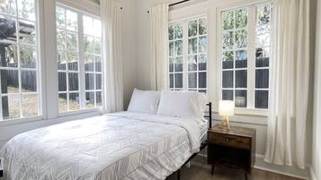 4 bedrooms, desk, iron/ironing board, free WiFi