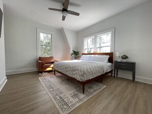 4 bedrooms, desk, iron/ironing board, free WiFi - Renovated Dutch Colonial Home in Ocala ❤️ + Pet Friendly (Ocala)