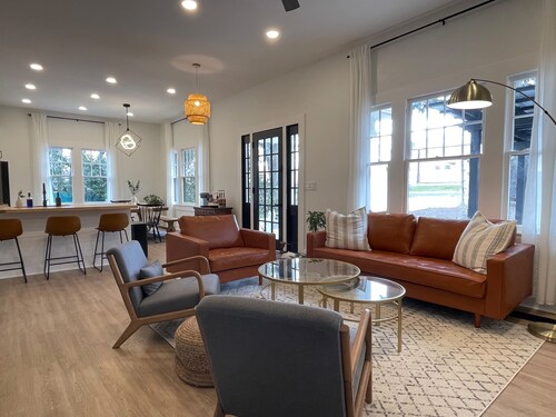 Renovated Dutch Colonial Home in Ocala ❤️ + Pet Friendly