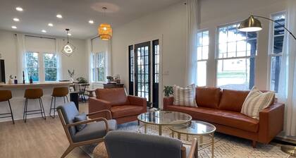 Renovated Dutch Colonial Home in Ocala ❤️ + Pet Friendly