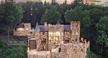 'The King's Suite' in Highlands Castle