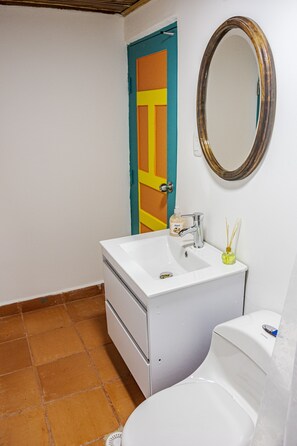 Shower, towels, soap, shampoo