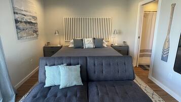4 bedrooms, desk, iron/ironing board, free WiFi
