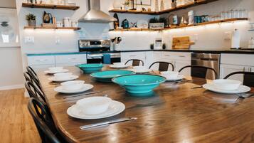 KylskÄp, mikrovÄgsugn, ugn och spishÀll