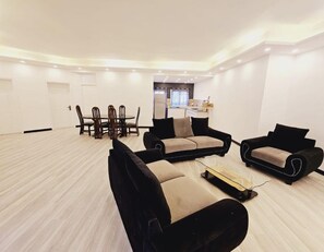 Interior - Captivating 3-Bed Apartment in Flic en Flac (Flic en Flac)