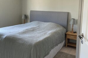 3 quartos, ferros/tábuas de passar roupa, Wi-Fi, roupa de cama