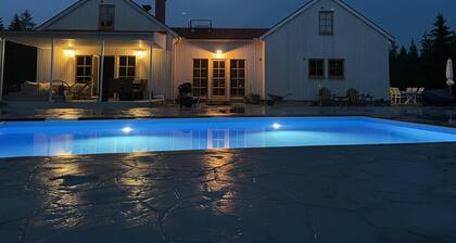 Villa Vitviken Sleeps 2 With Pool