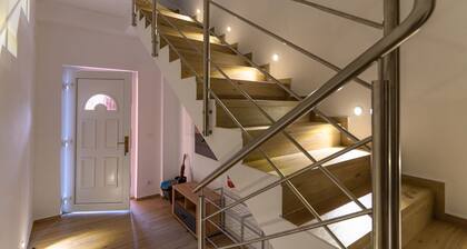 2 Bed, Sleeps 4, Free Parking and winery