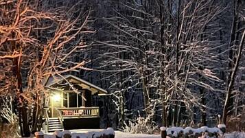 Classic-Chalet | 2 Schlafzimmer, individuell dekoriert, individuell eingerichtet, WLAN