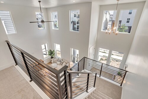 Executive TownHome - Pet-Friendly!