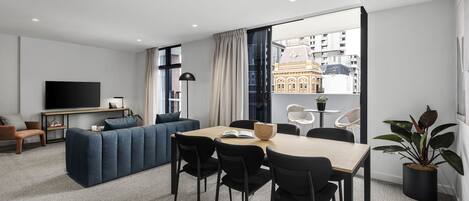 Apartment, 3 Bedrooms | Egyptian cotton sheets, premium bedding, in-room safe, desk