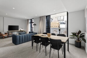 Apartment, 3 Bedrooms | Egyptian cotton sheets, premium bedding, pillow-top beds, in-room safe - Quest Collingwood  (Collingwood)