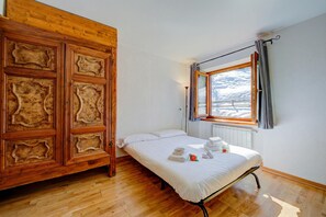 Free WiFi, bed sheets - Studio Clotes Ski In - Ski Out, Sauze d'Oulx, Italy (Sauze d'Oulx)