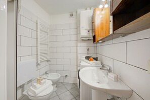 淋浴設備、風筒、坐浴桶、提供毛巾