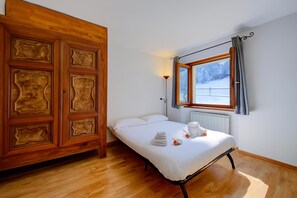 Free WiFi, bed sheets - Studio Clotes Ski In - Ski Out, Sauze d'Oulx, Italy (Sauze d'Oulx)