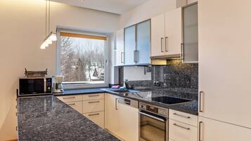 Fridge, microwave, oven, stovetop