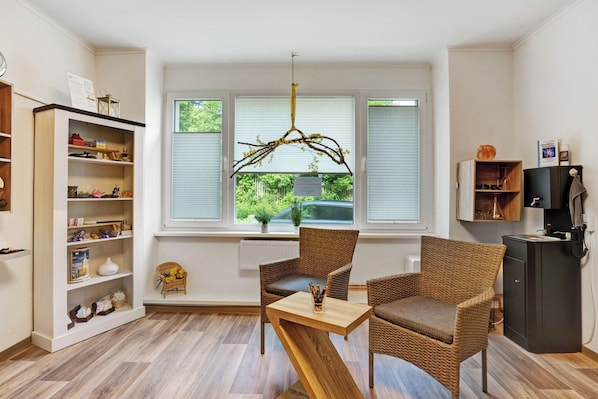 Interior - Apartment 'Blumen' with Shared Terrace and Wi-Fi (Radeberg)