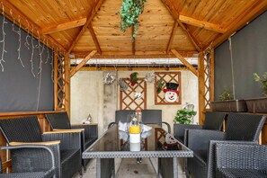 Dining - Apartment 'Deluxe' with Shared Terrace and Wi-Fi (Radeberg)