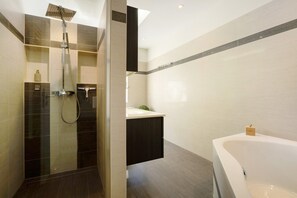 Bathtub, hair dryer, towels
