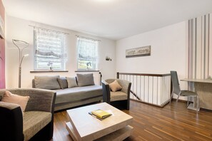 TV, DVD player, stereo - Apartment 'Ferienwohnung' with Shared Terrace and Wi-Fi (Radeberg)