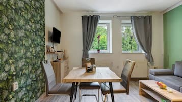 Fernseher, DVD-Player, Stereoanlage