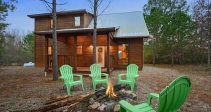 Triple Oaks Retreat · Cozy & Welcoming!