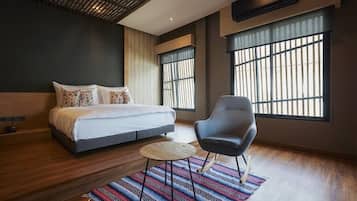 Habitación Deluxe | Cortinas opacas, tabla de planchar con plancha, wifi gratis
