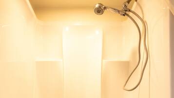 Articles de toilette écologiques, sÚche-cheveux, serviettes fournies