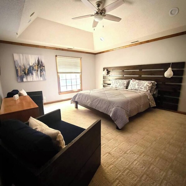 2 bedrooms, desk, iron/ironing board, travel cot