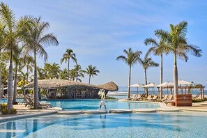 Een buitenzwembad, een verwarmd zwembad