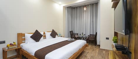 Deluxe Villa | Premium bedding, pillowtop beds, free WiFi, bed sheets