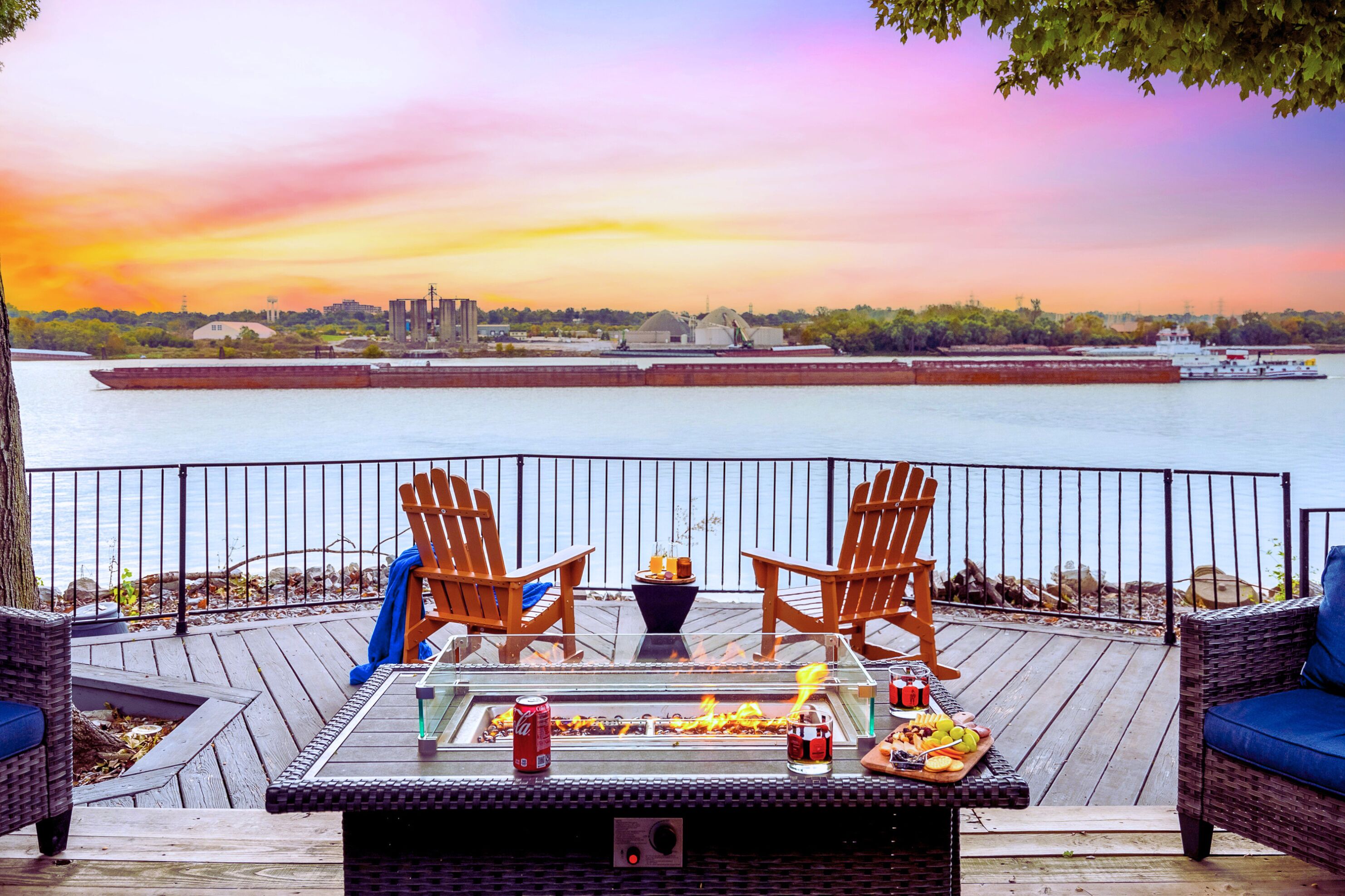 Welcome to Maya's Bourbon Riverfront! Prime location & river view gives this home a perfect balance for a rejuvenating & fun getaway. Just a few miles from several key attractions: Louisville and Jeffersonville downtown, Derby, KFC! Yum Center & much more.