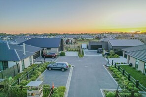 المنطقة المحيطة بالمنشأة