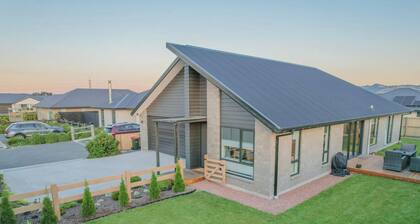 Warm Safe Quiet Spacious Family Home, Sleeps 7