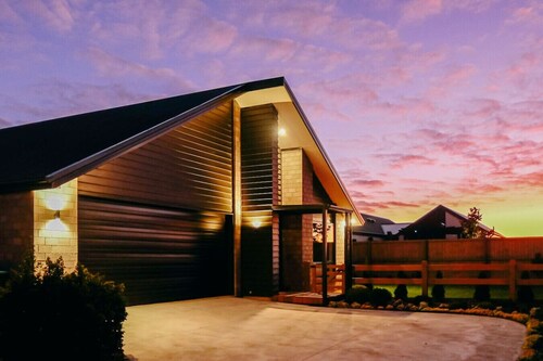 Warm Safe Quiet Spacious Family Home, Sleeps 7