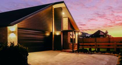 Warm Safe Quiet Spacious Family Home, Sleeps 7