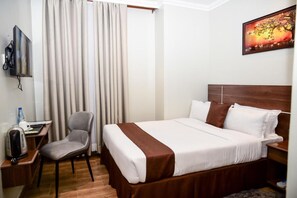 Standard Single Room | Desk, blackout drapes, iron/ironing board, free WiFi