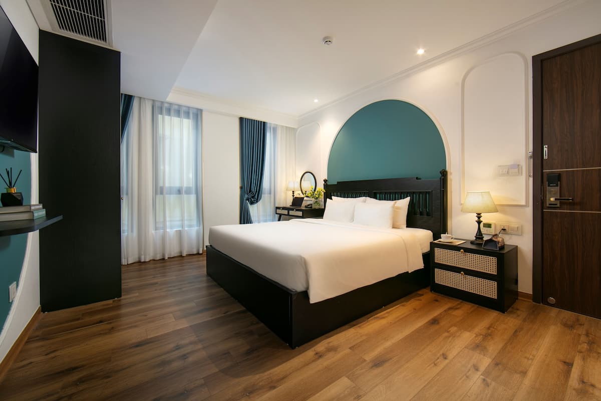 Executive Double Room | 1 bedroom, minibar, in-room safe, individually decorated
