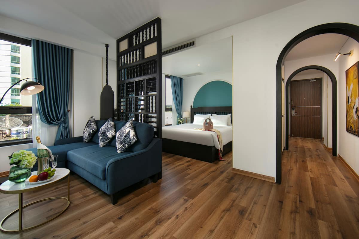 Presidential Room, 2 Bedrooms, Accessible Bathtub, City View | 1 bedroom, minibar, in-room safe, individually decorated