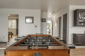 Game room - Harbor View Apartment (Crescent City)