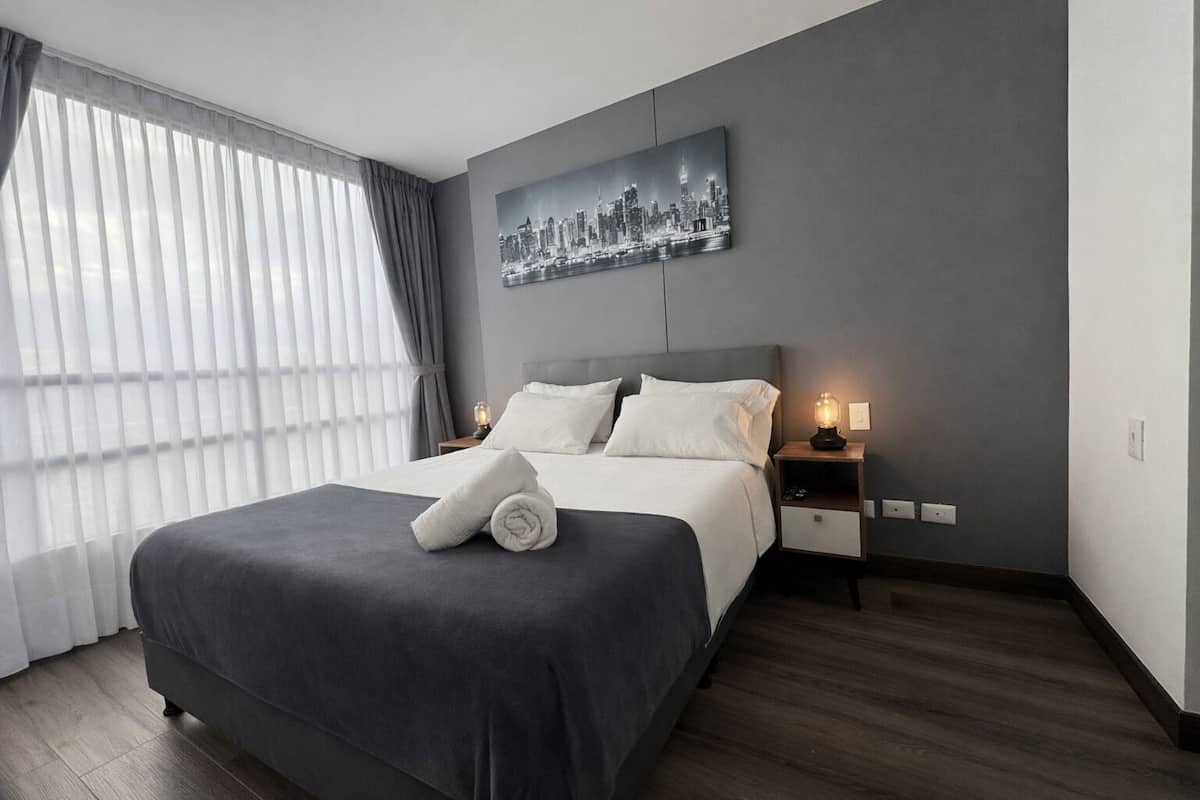 Apartament (802) | Llençols de cotó egipci, roba de llit d'alta qualitat i cobrellits