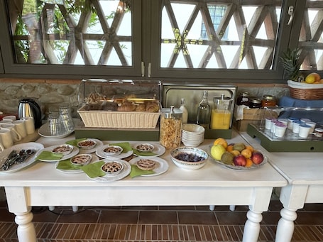 Free daily buffet breakfast