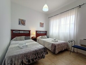 3 dormitorios, tabla de planchar con plancha, Internet y ropa de cama