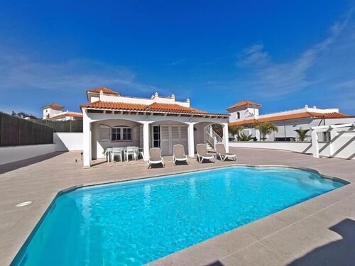 NICE HOUSE WITH PRIVATE POOL IN LARGE TERRACE AND BARBECUE AREA