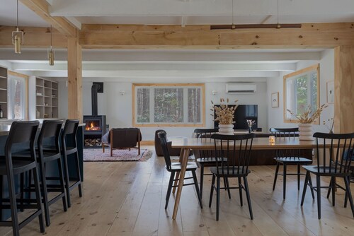 Cozy Catskill Cottage with Barrel Sauna on 22 private acres