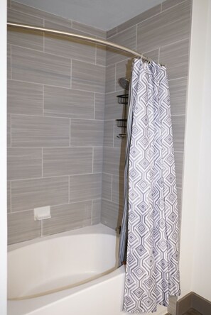 Hair dryer, towels, soap, shampoo - Lavish 2Bd/2Ba- IAH Area (Houston)