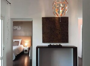 4 slaapkamers, een strijkplank/strijkijzer, reisbedje, gratis wifi