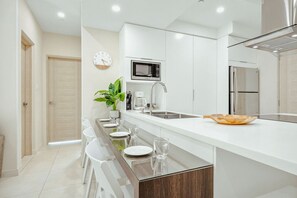 Fridge, microwave, oven, stovetop